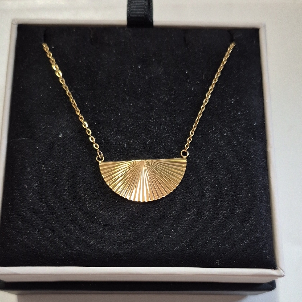 ⚡️Sale Elegant Gold Fan Pendant Necklace
